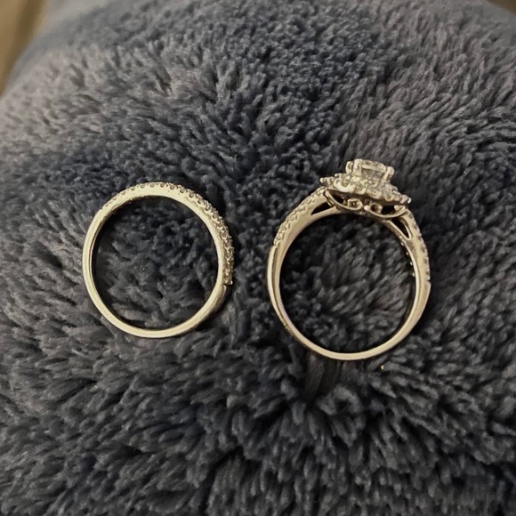 SOLD ✨ Diamond wedding and engagement set - Picture 9 of 10